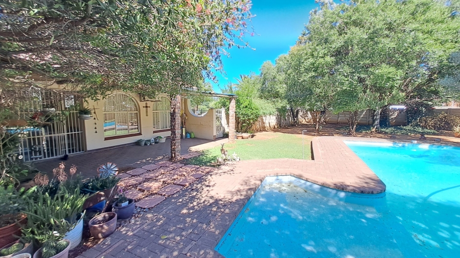 3 Bedroom Property for Sale in Langenhovenpark Free State